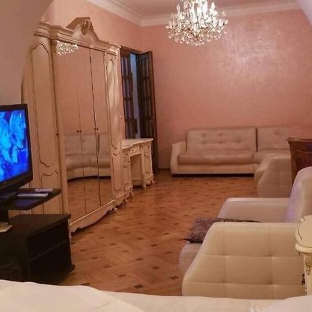 Апартаменты На Руставели Батуми Экстерьер фото