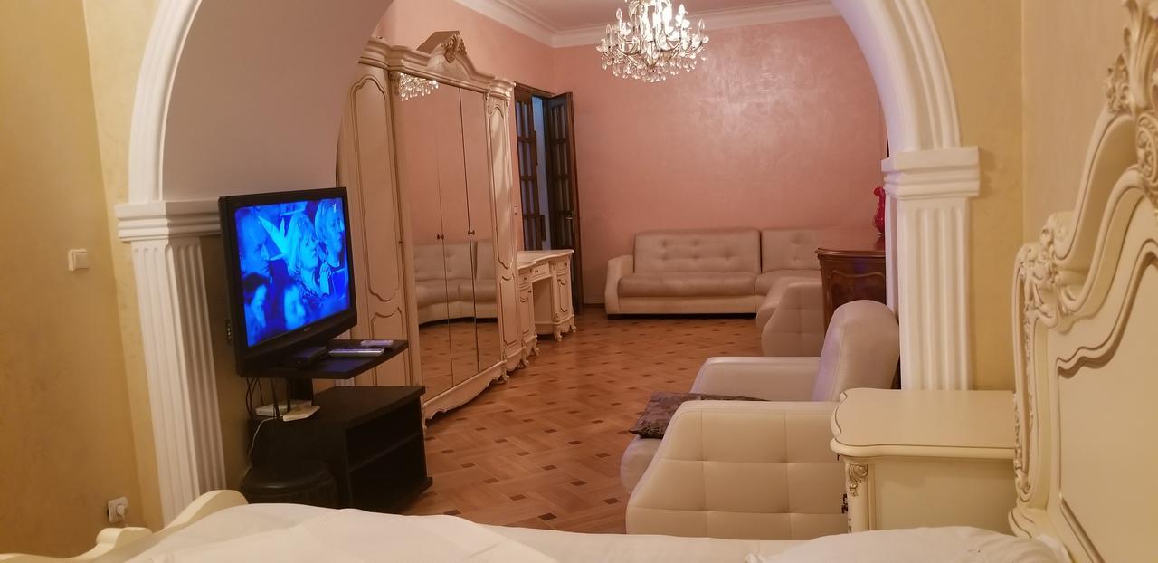 Апартаменты На Руставели Батуми Экстерьер фото
